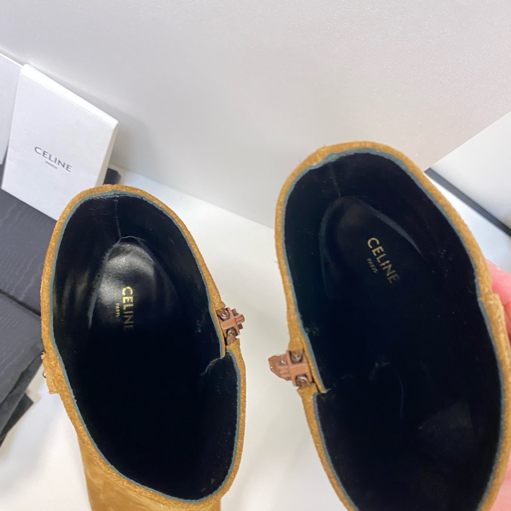 Celine Booties! Sharp Boot In Suede Calfskin. SZ 40
Brand new, never worn! - Picture 5 of 7